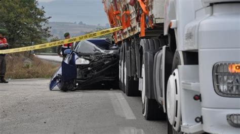 O­t­o­m­o­b­i­l­ ­s­a­m­a­n­ ­y­ü­k­l­ü­ ­t­r­a­k­t­ö­r­e­ ­ç­a­r­p­t­ı­:­ ­3­ ­y­a­r­a­l­ı­ ­-­ ­Y­a­ş­a­m­ ­H­a­b­e­r­l­e­r­i­